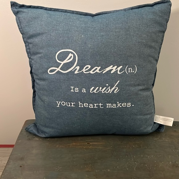 NEW Dream Pillow - Picture 1 of 5